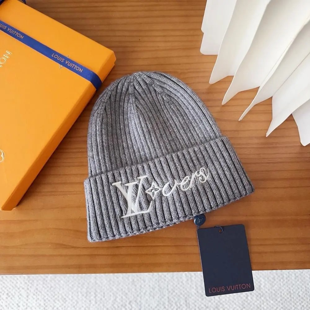 Louis Vuitton Hats Ribbed knit cuff beanie with LV logo — Style 8