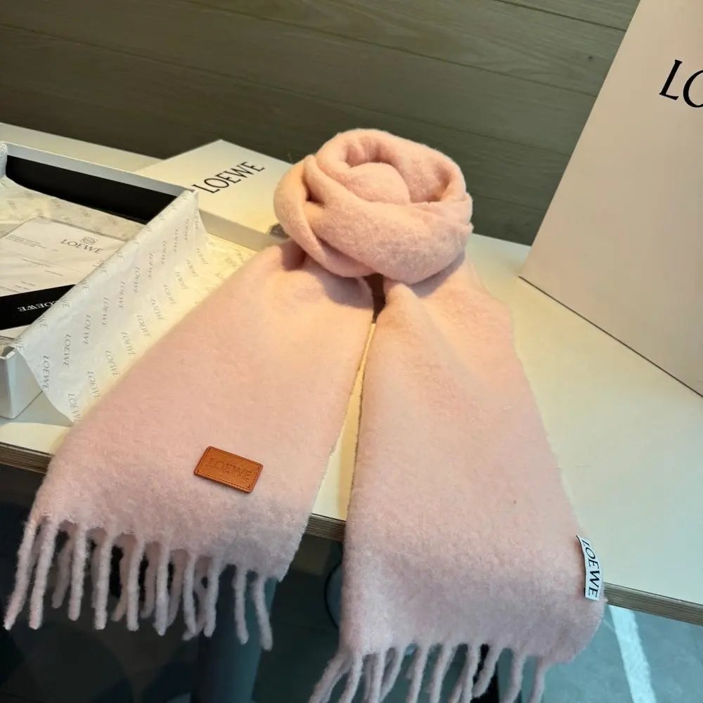 Loewe Scarves Fringed scarf with leather logo patch image 6