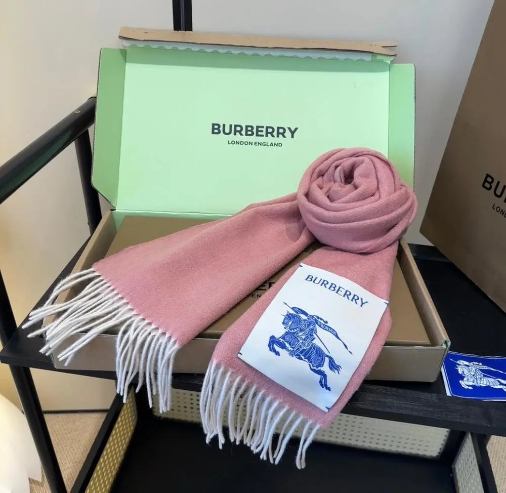Burberry Scarves Fringed check scarf with Equestrian Knight embroidery image 4