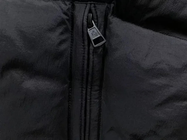 Moncler Down Jackets Quilted stand-collar puffer jacket product detail image 8