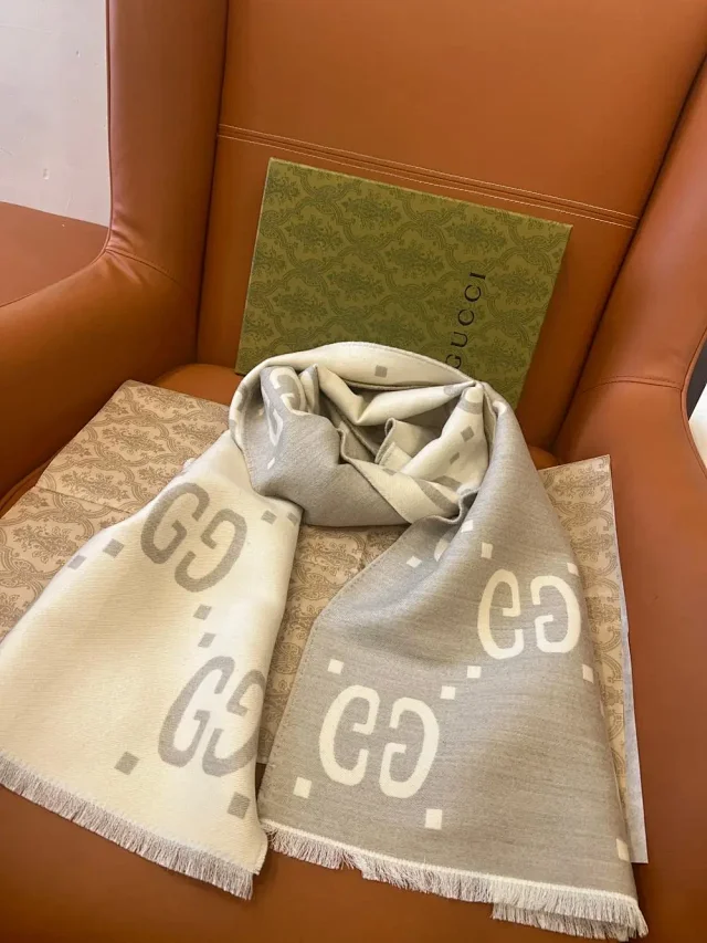 Gucci Scarves Fringed GG-pattern scarf product detail image 2