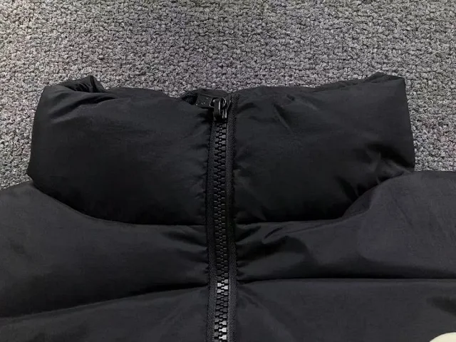 Moncler Down Jackets Quilted stand-collar puffer jacket product detail image 7