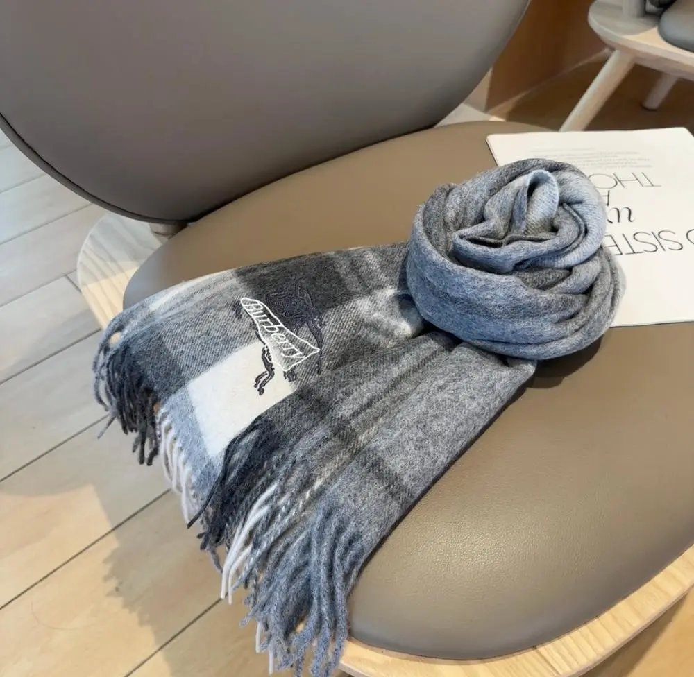 Burberry Scarves Fringed check scarf with Equestrian Knight embroidery image 5