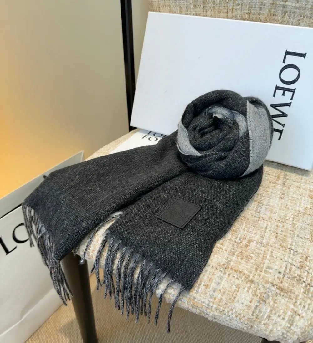 Loewe Scarves Fringed scarf with leather logo patch image 10