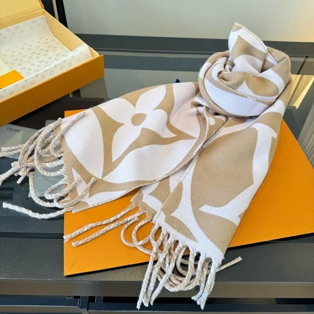 Louis Vuitton Scarves Monogram fringe scarf product detail image 8