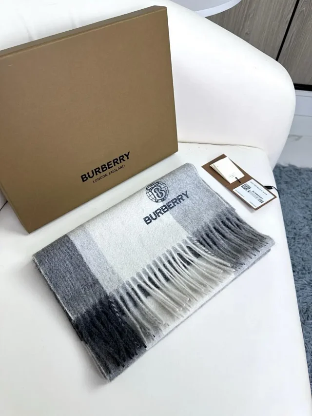 Burberry Scarves Fringed plaid scarf product detail image 9