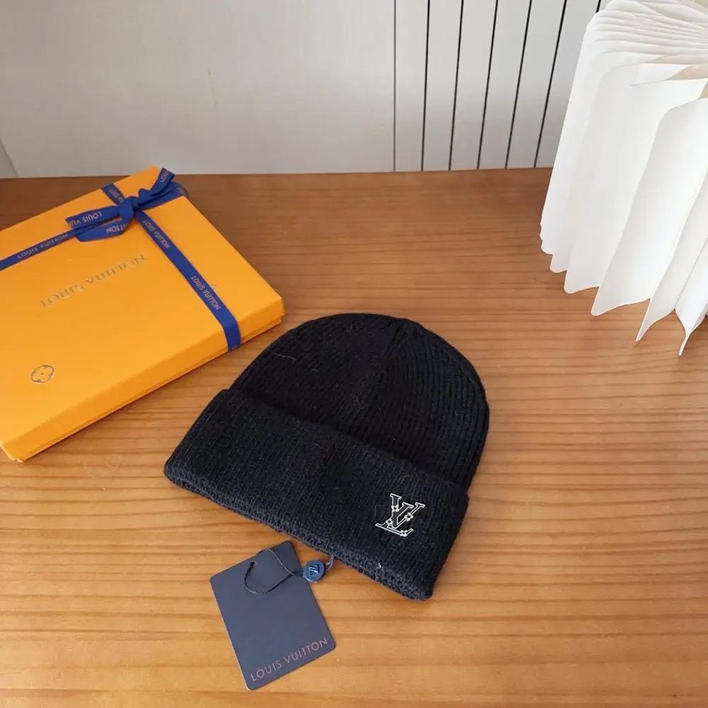Louis Vuitton Hats Ribbed knit cuff beanie with LV logo — Style 3