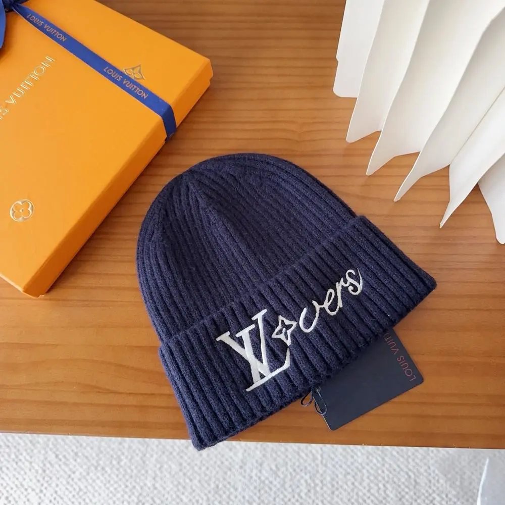 Louis Vuitton Hats Ribbed knit cuff beanie with LV logo — Style 11
