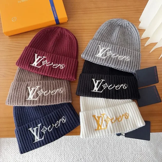 Louis Vuitton Hats Ribbed knit cuff beanie with LV logo product detail image 1