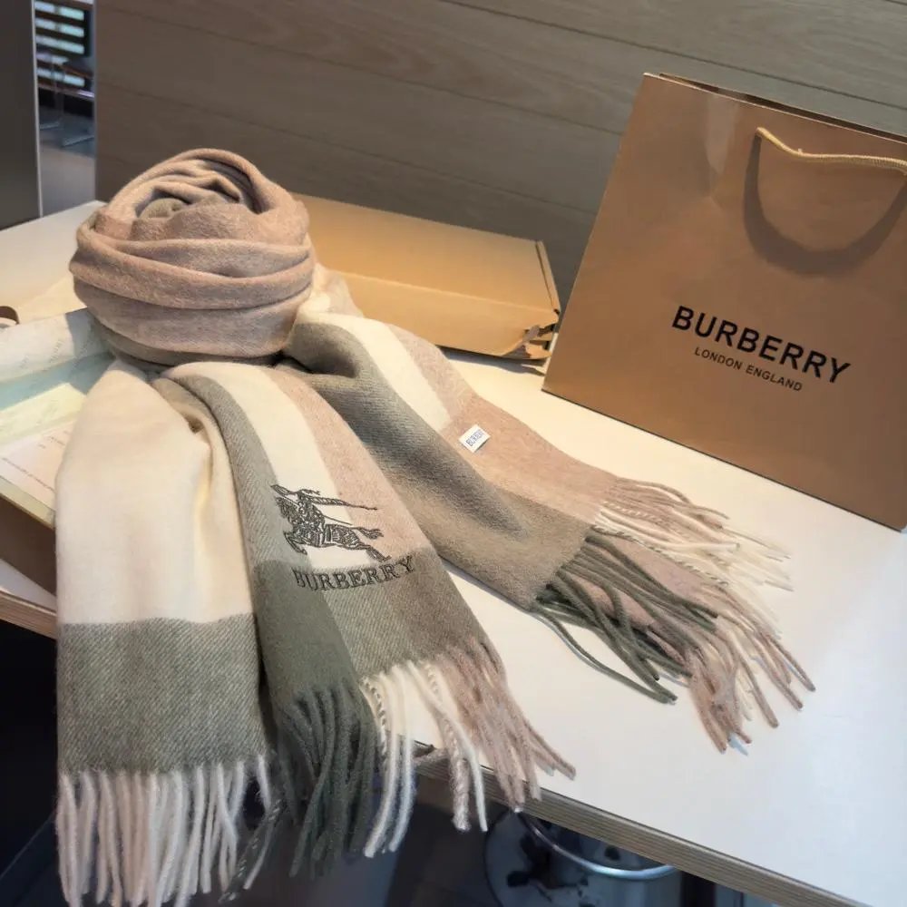 Burberry Scarves Fringed check scarf with Equestrian Knight embroidery image 10