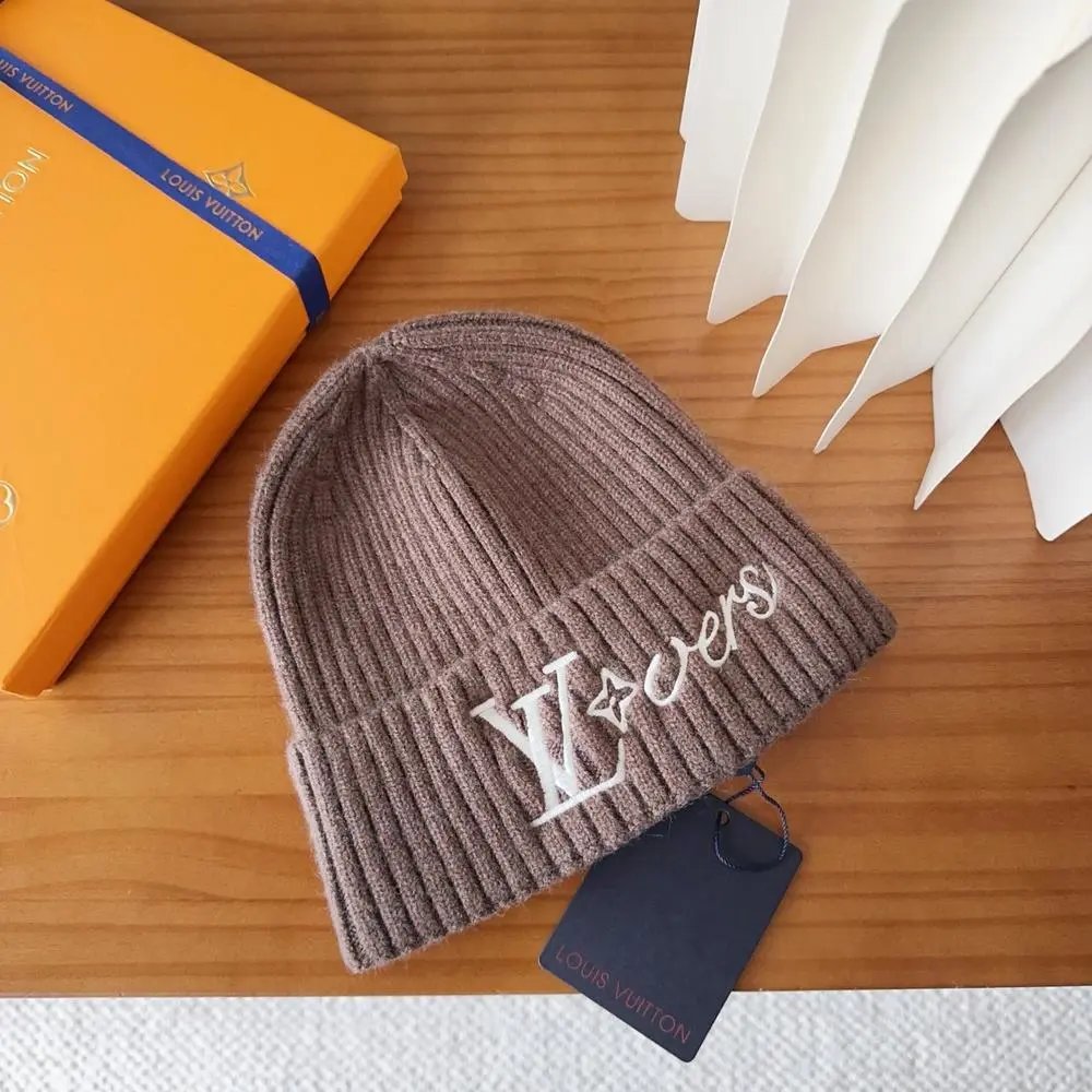 Louis Vuitton Hats Ribbed knit cuff beanie with LV logo — Style 13