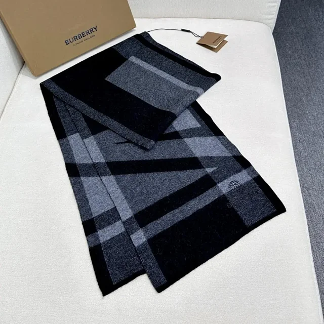 Burberry Scarves Fringed plaid scarf product detail image 6