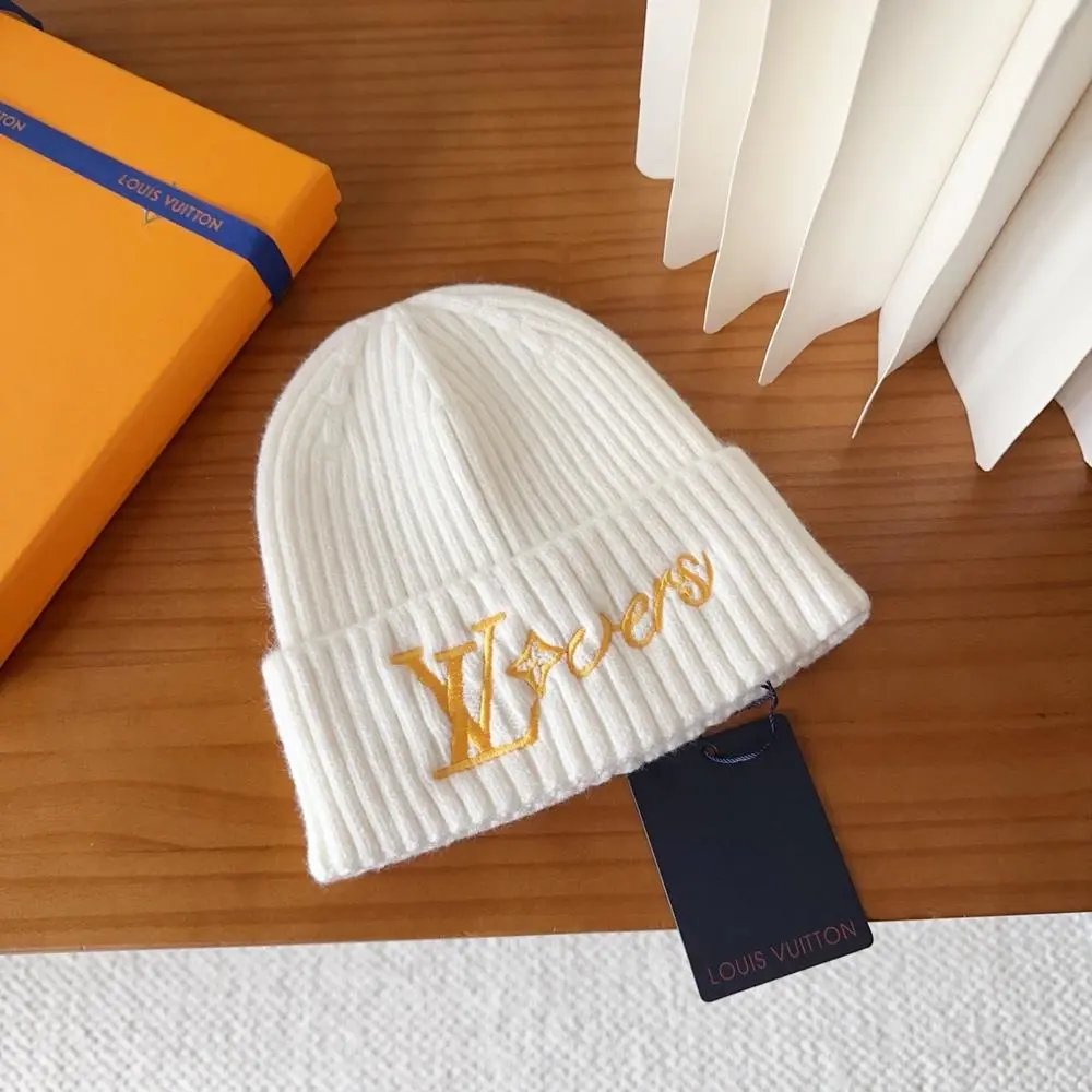 Louis Vuitton Hats Ribbed knit cuff beanie with LV logo — Style 10