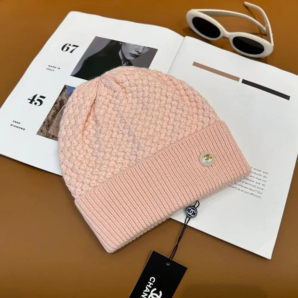 Chanel Hats Knitted cuff beanie with logo button — Style 4