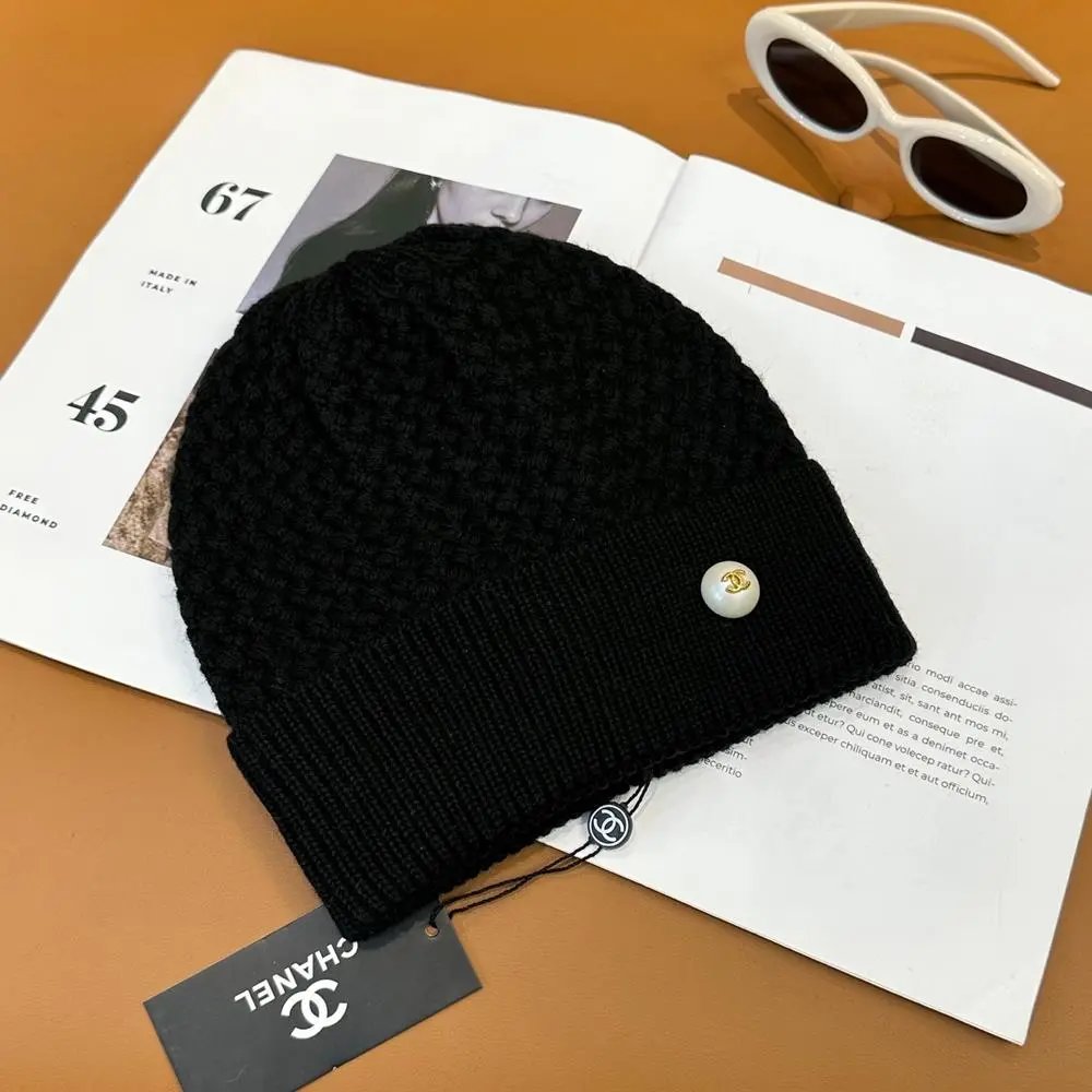 Chanel Hats Knitted cuff beanie with logo button — Style 6