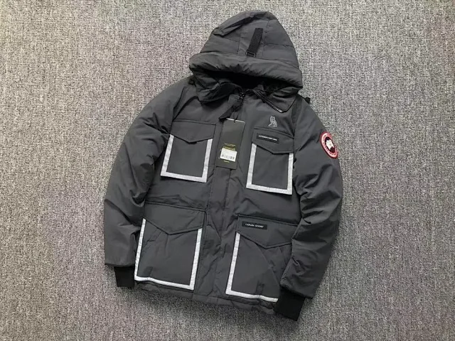 Canada Goose Down Jackets Hooded Four-Pocket Jacket with Reflective Trim product detail image 2