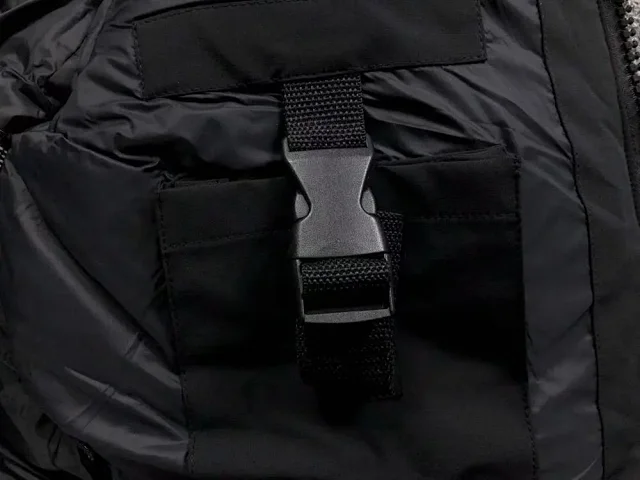 Canada Goose Down Jackets Hooded Four-Pocket Jacket with Reflective Trim product detail image 10
