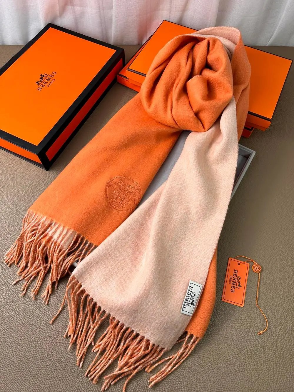Hermès Scarves Fringed two-tone scarf with embossed H emblem image 4