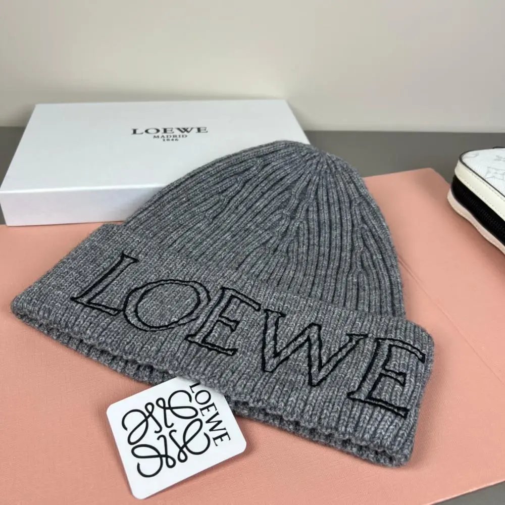Loewe Hats Rib-knit logo beanie — Style 2