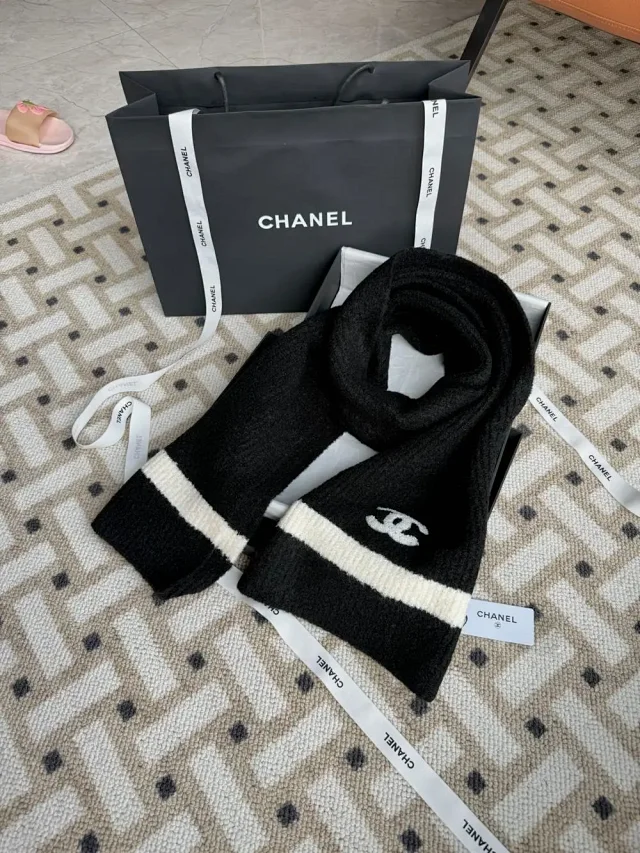 Chanel Scarves Logo Knit Fringe Scarf product detail image 4