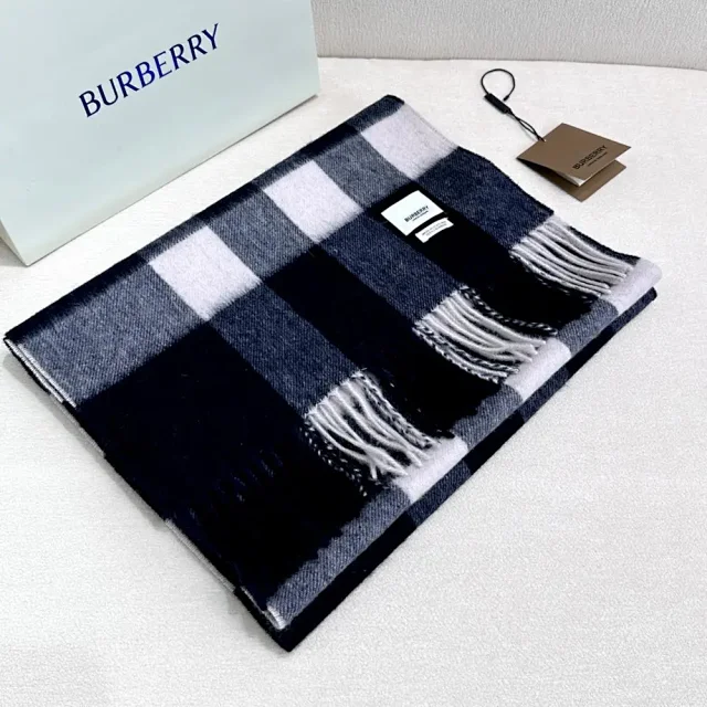 Burberry Scarves Fringed plaid scarf product detail image 10