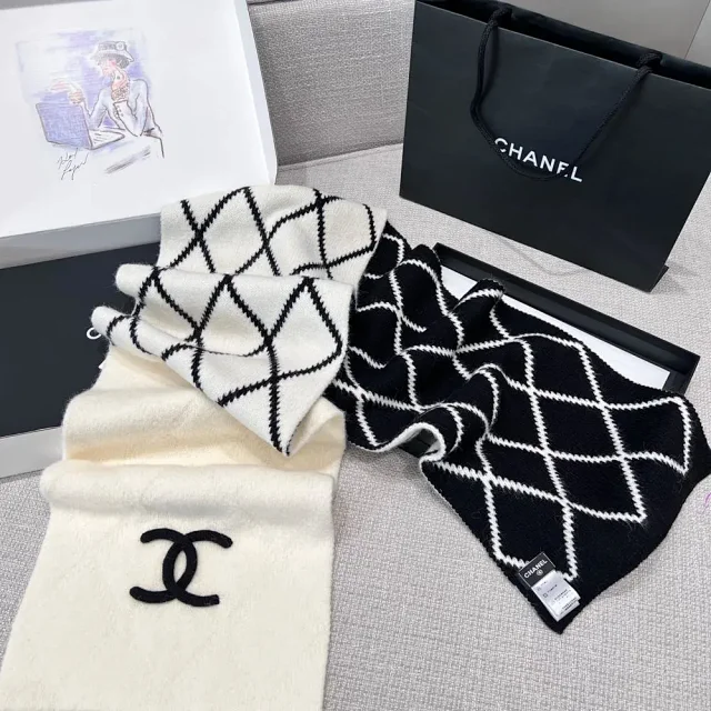 Chanel Scarves Logo Knit Fringe Scarf product detail image 10