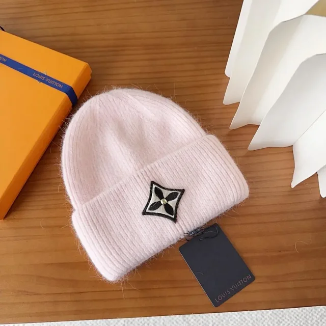 Louis Vuitton Hats Rib-knit cuffed beanie with floral emblem patch product detail image 2