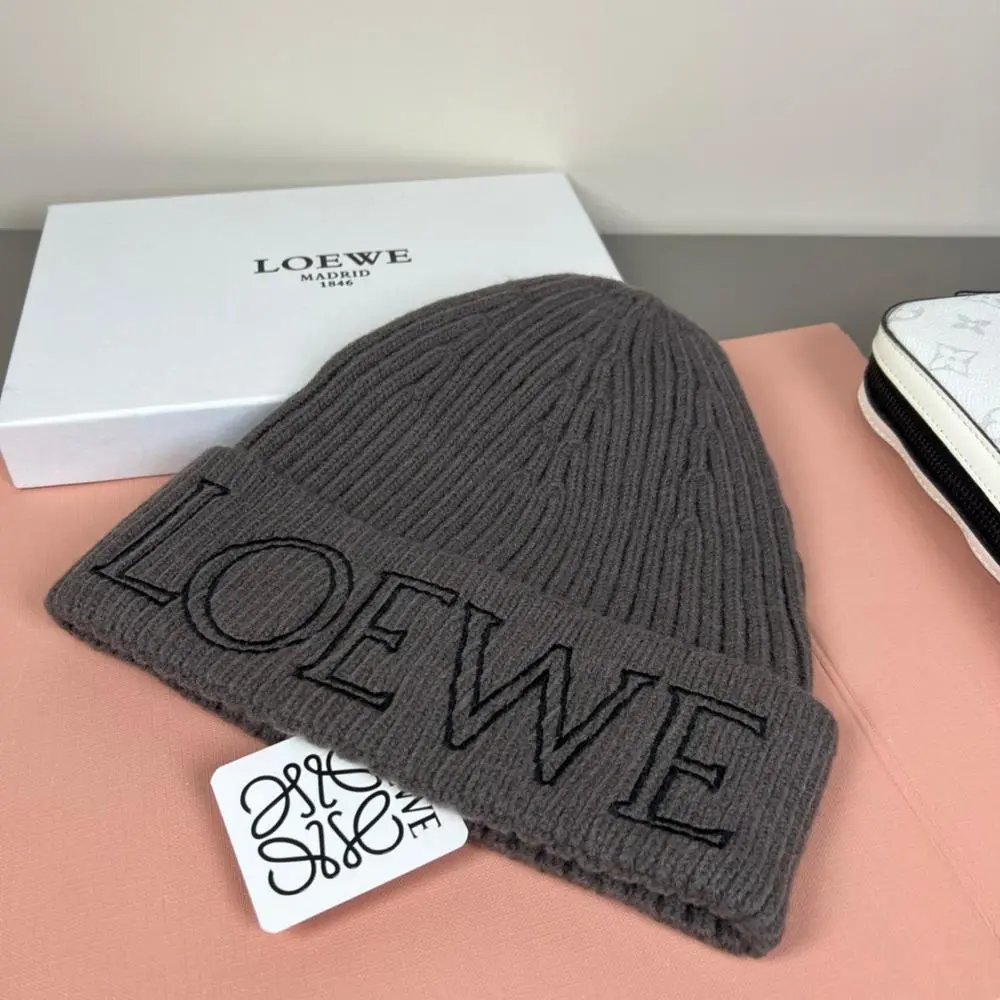 Loewe Hats Rib-knit logo beanie — Style 7