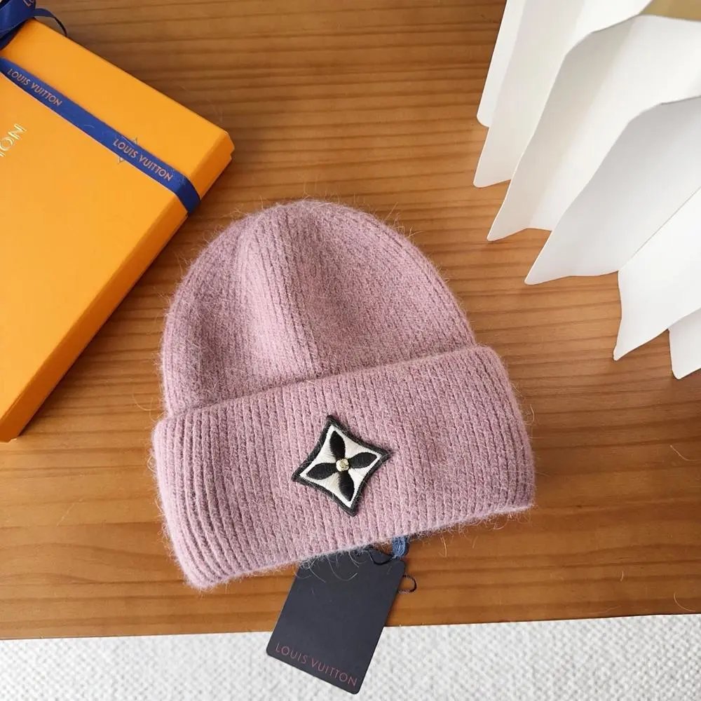 Louis Vuitton Hats Rib-knit cuffed beanie with floral emblem patch — Style 8