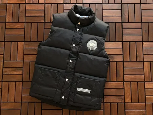 Canada Goose Vests Quilted padded stand-collar snap-front vest product detail image 8