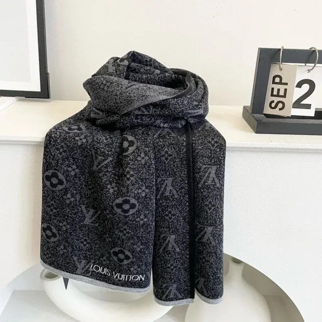 Louis Vuitton Scarves Monogram fringed scarf product detail image 3