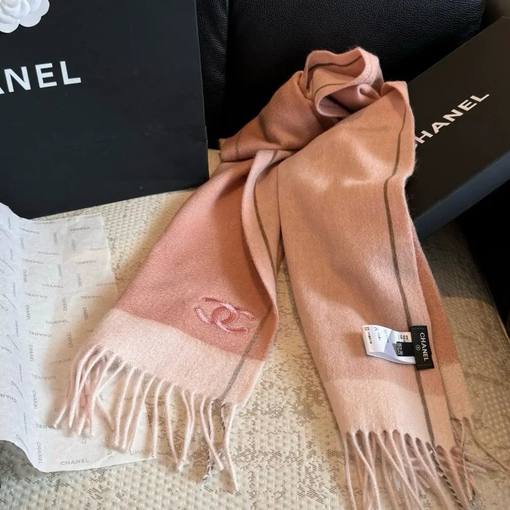 Chanel Scarves Fringed knit CC-logo scarf image 8