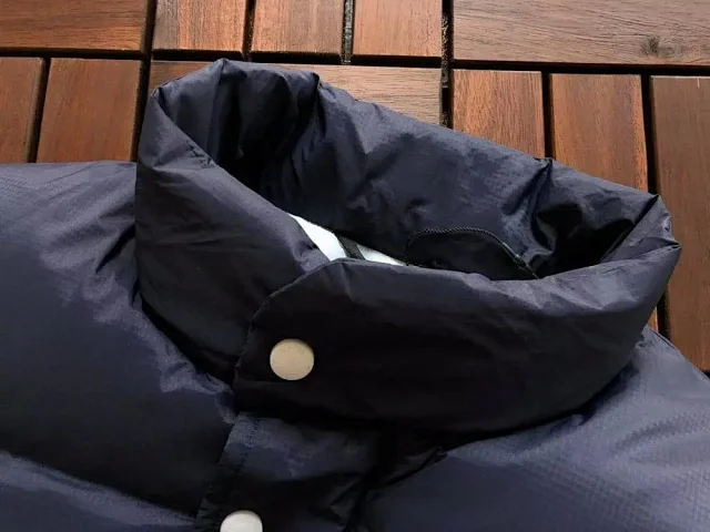 Canada Goose Vests Quilted padded stand-collar snap-front vest product detail image 9