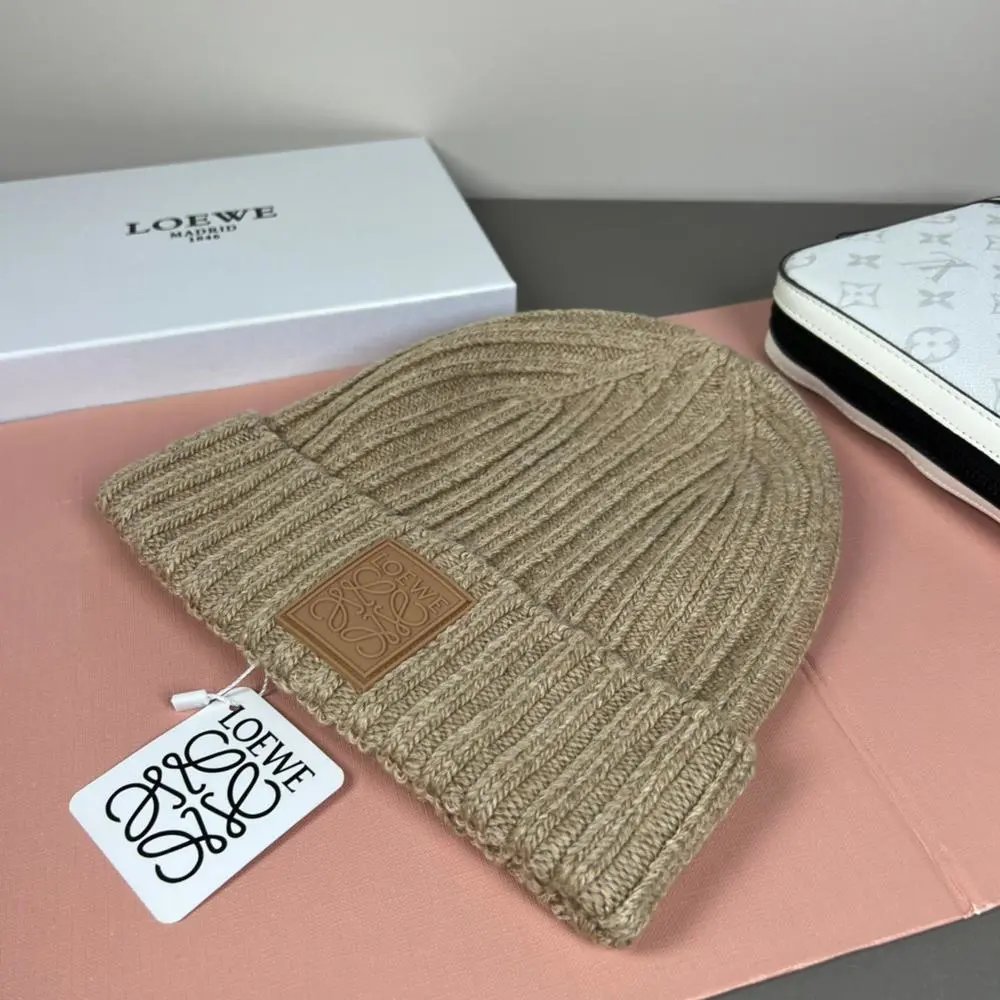 Loewe Hats Rib-knit logo beanie — Style 8