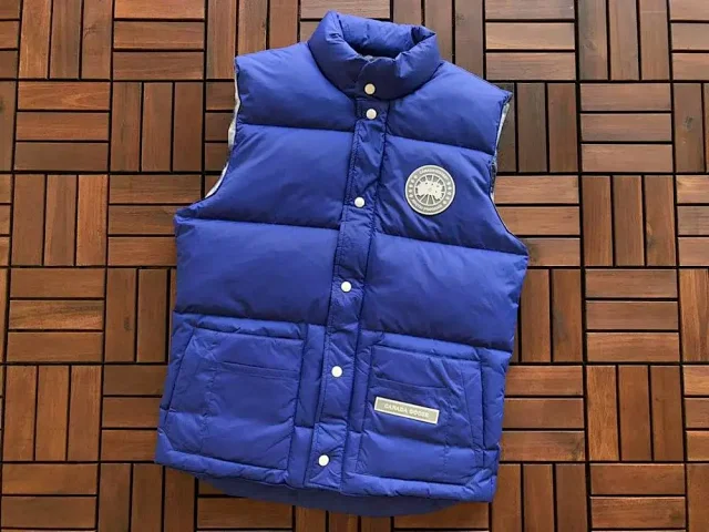 Canada Goose Vests Quilted padded stand-collar snap-front vest product detail image 4
