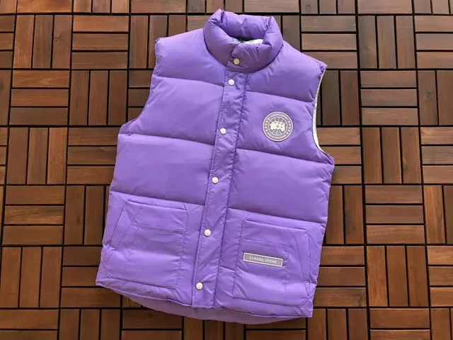 Canada Goose Vests Quilted padded stand-collar snap-front vest product detail image 6