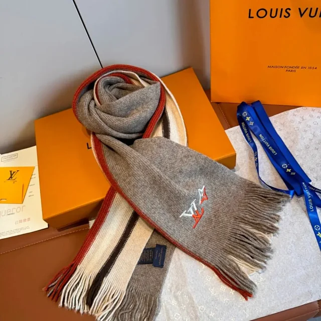 Louis Vuitton Scarves Monogram and fringed scarf styles product detail image 6