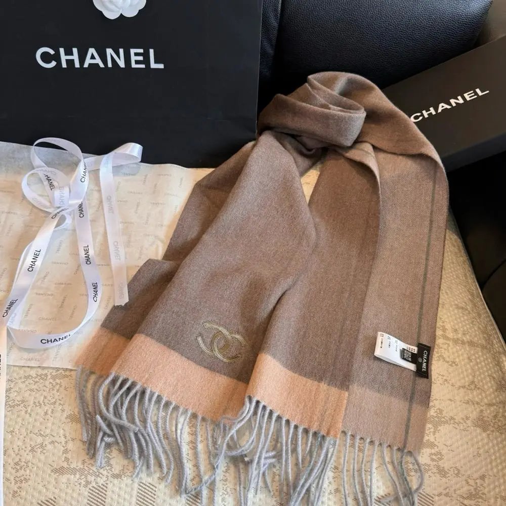 Chanel Scarves Fringed knit CC-logo scarf image 9