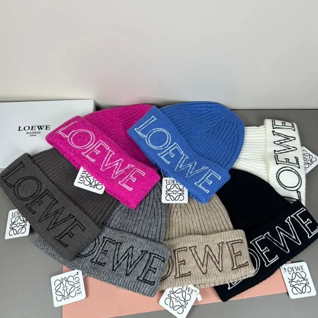 Loewe Hats Rib-knit logo beanie product detail image 1
