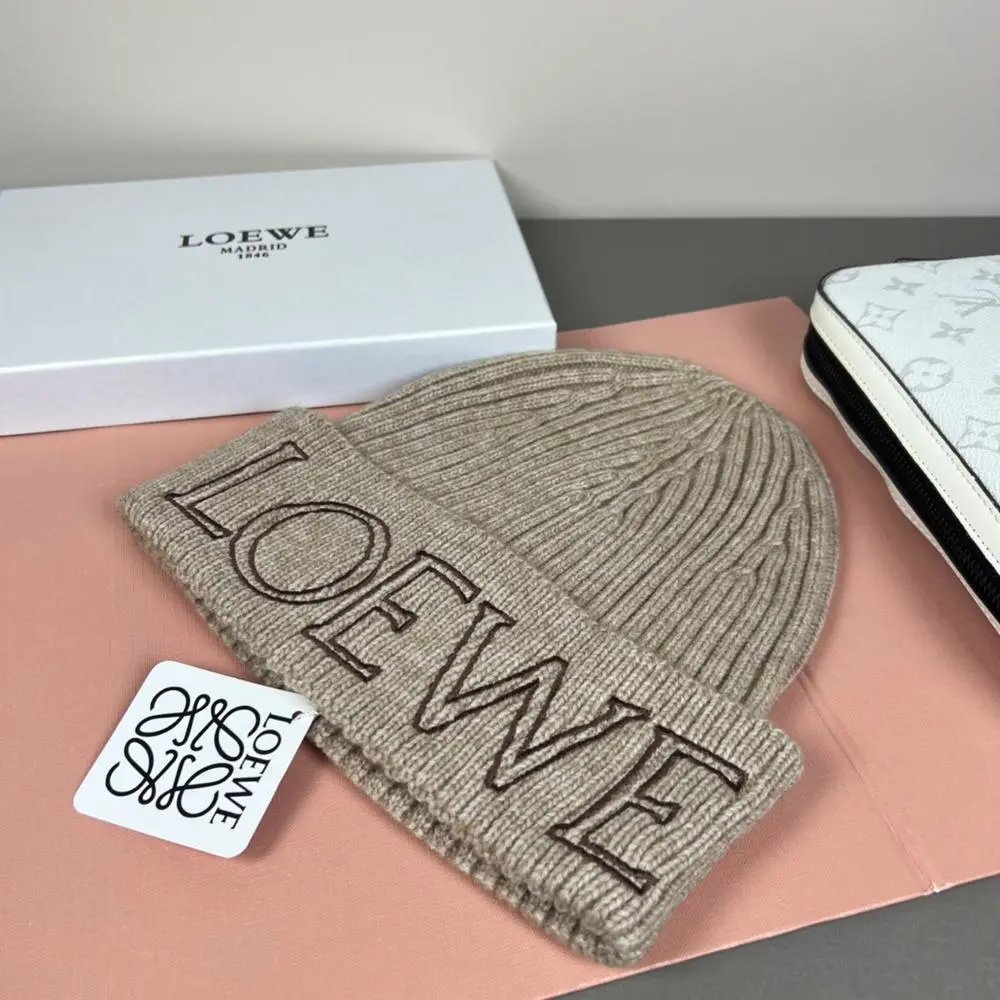 Loewe Hats Rib-knit logo beanie — Style 4