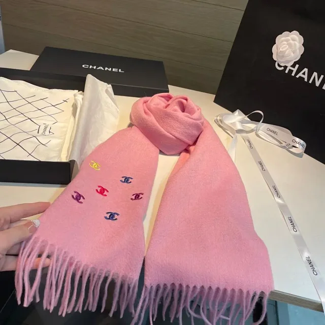 Chanel Scarves Fringed knit CC-logo scarf product detail image 4