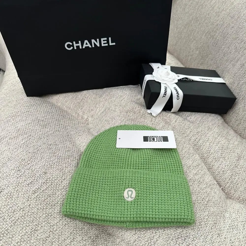 lululemon Hats Rib-knit cuffed beanie with logo patch image 5