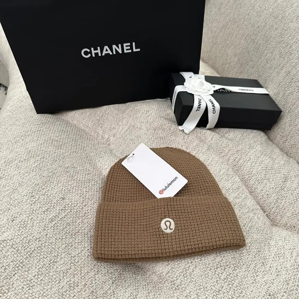 lululemon Hats Rib-knit cuffed beanie with logo patch image 4