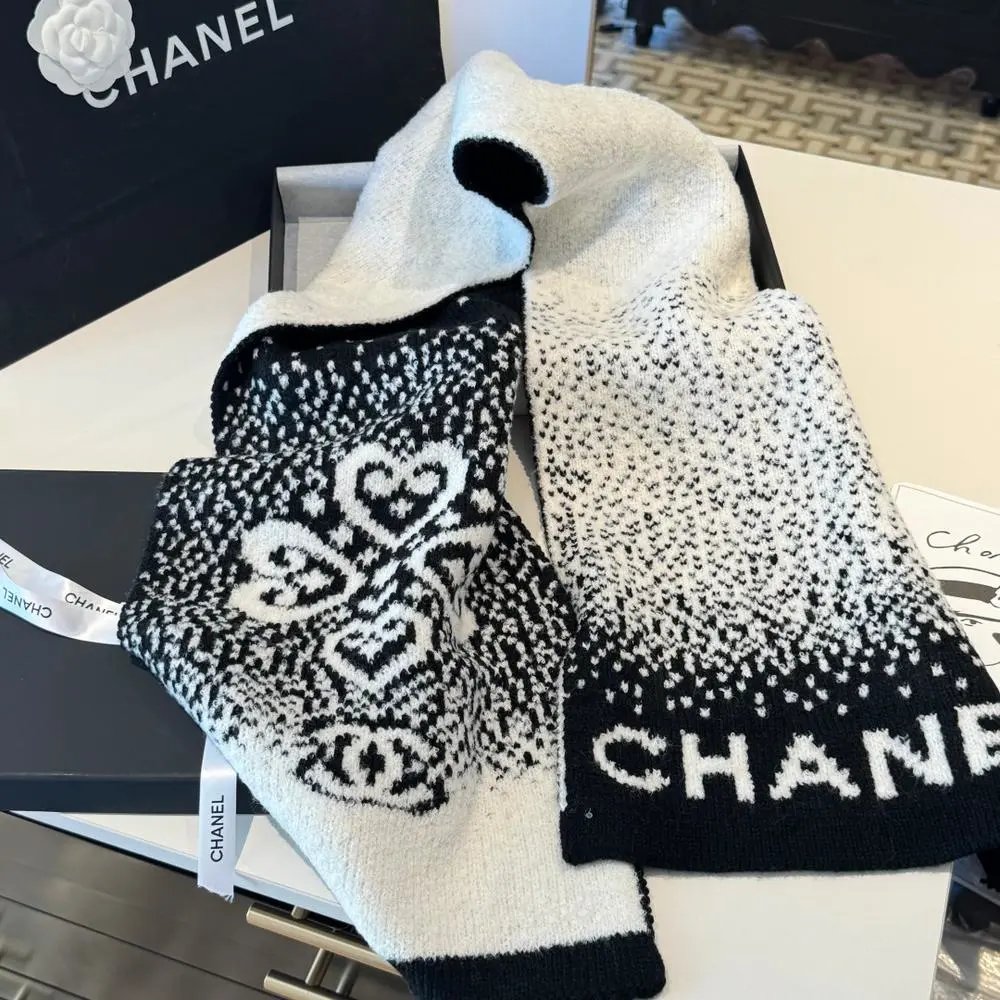 Chanel Scarves Fringed knit CC-logo scarf image 10
