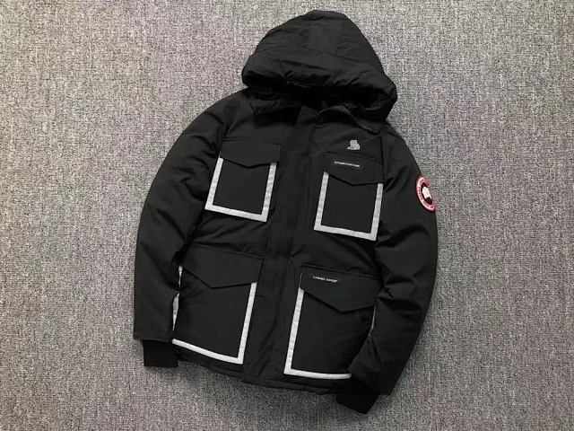 Canada Goose Down Jackets Hooded Four-Pocket Jacket with Reflective Trim product detail image 3
