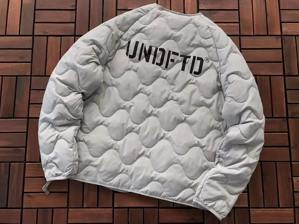 Undefeated Down Jackets Wavy-quilted logo puffer jacket image 3
