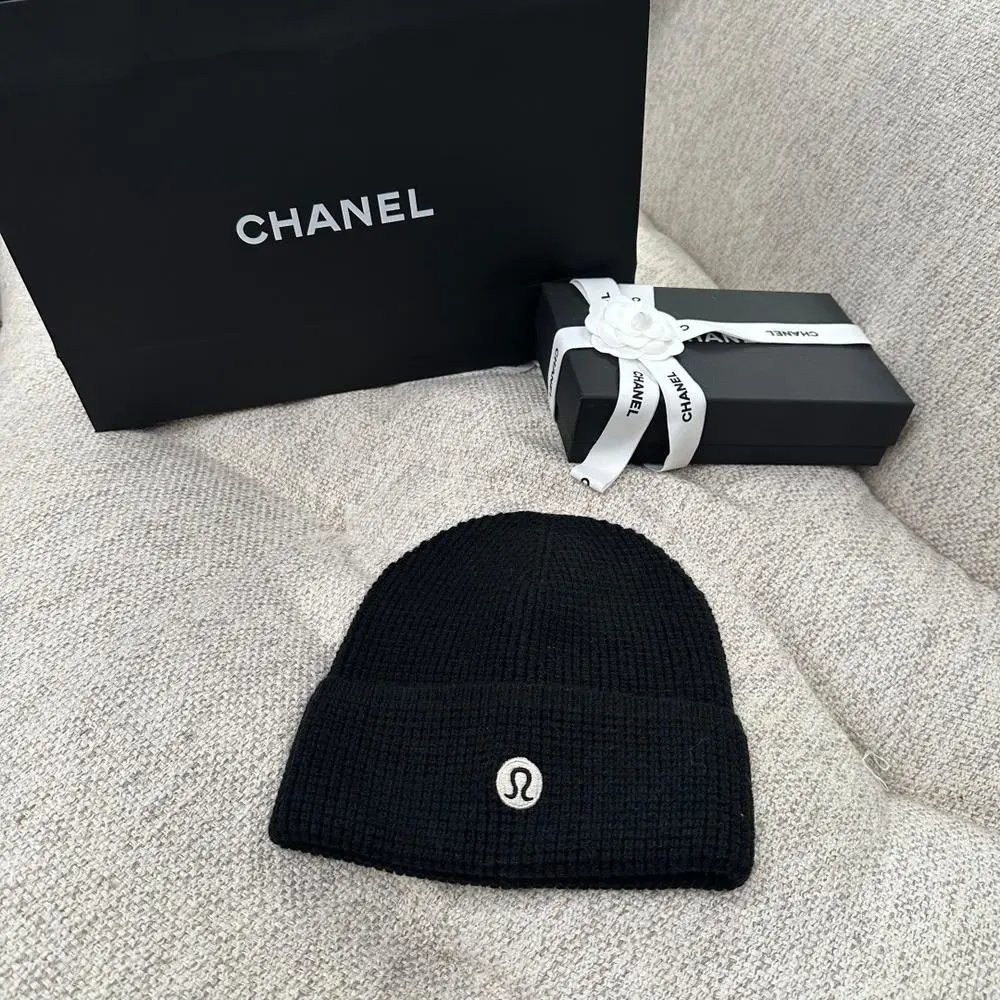 lululemon Hats Rib-knit cuffed beanie with logo patch image 3