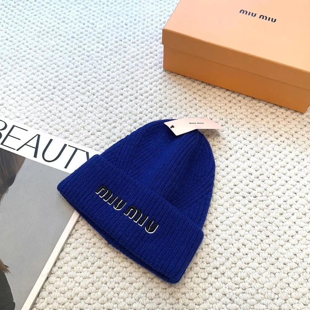 Miu Hats Ribbed knit logo beanie — Style 3