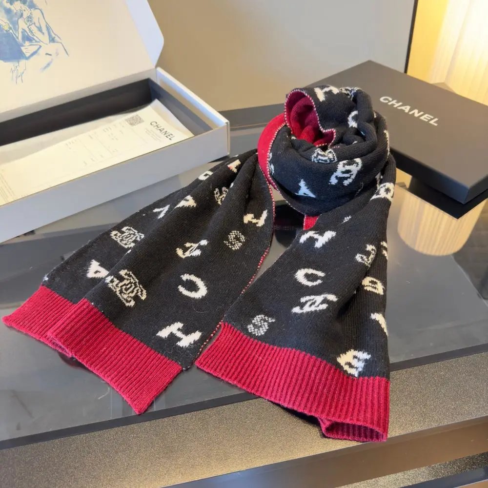 Chanel Scarves Logo-pattern fringed knit scarf image 9