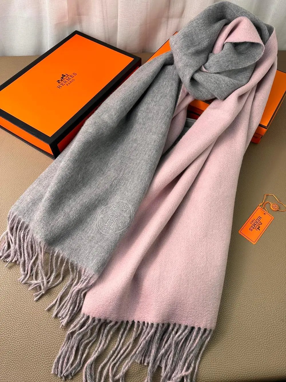 Hermès Scarves Fringed two-tone scarf with embossed H emblem image 6